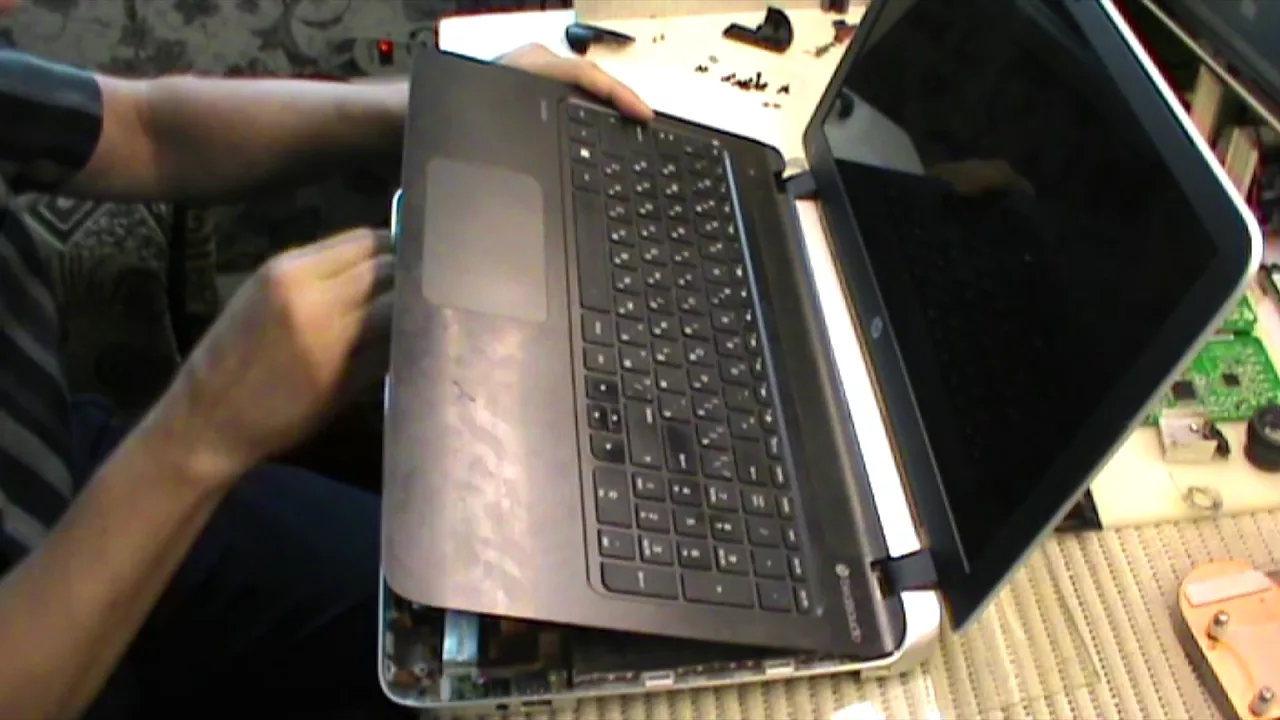 HP Stream 11 N4000 laptop slim dan ringan. 