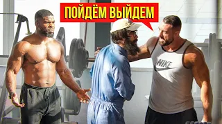 КАЧКИ ВЫШВЫРИВАЮТ Уборщика из Зала | ANATOLY Gym Prank