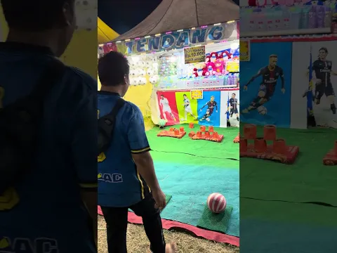 Game bola tendang di pasar malam #shorts