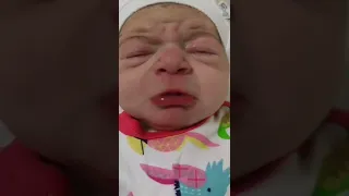 شاهد بكاء طفل حديث الولاده ربي يطعم كل محروم 