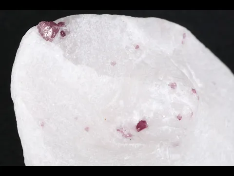 レッドスピネル(尖晶石) 結晶 母岩付き56g｜天然石 通販キラリ石