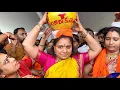 Download Lagu MLC Kavitha Offered Bonam to Golconda Jagadamba | Kavitha At Golconda Bonalu 2025 | Kavitha Bonam