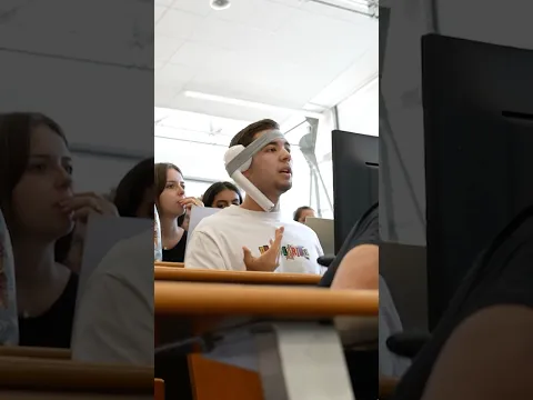 JOUER À CALL OF DUTY EN PLEIN COURS 🤣 #humour #batflunch #school