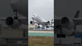 Airplane Take Off إقلاع الطائرات 