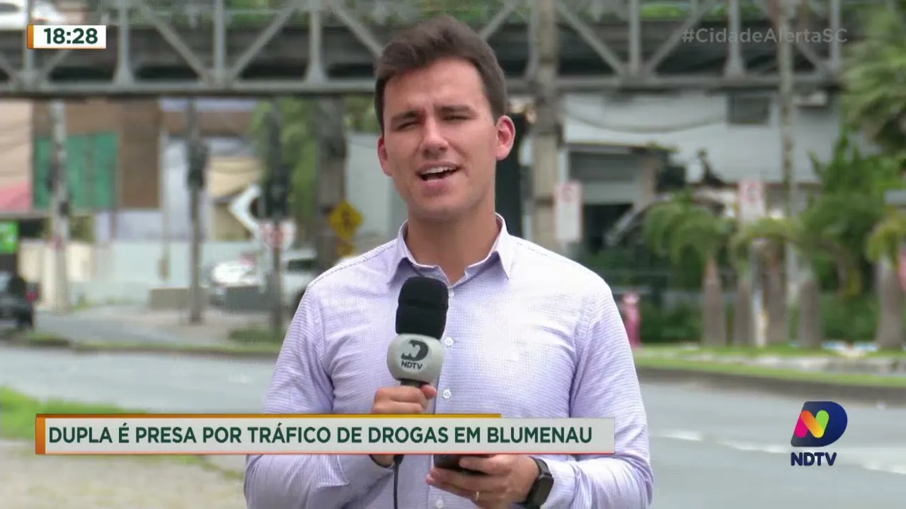 Dupla é presa por tráfico de drogas em Blumenau