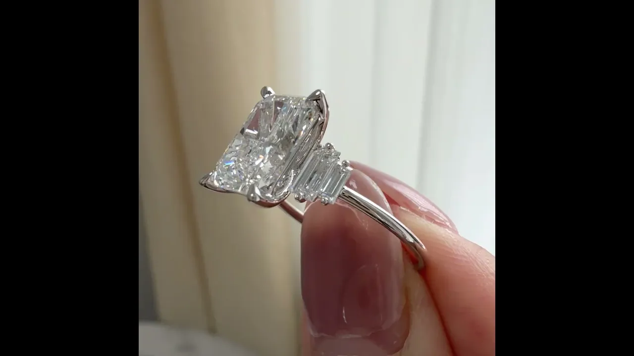 Bella丨3CT Radiant Lab Diamond Engagement Ring In 14K Solid Gold