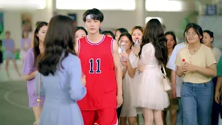 بنت طيبه بتغير اقبح طالب في الجامعه لطالب وسيم وجميل كل البنات معجبه بيه علشان تنتقم منهم ملخص مسلسل 