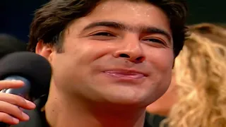 وائل كفوري يتغزل ويغني لملكة جمال لبنان دينا عازر انا موعود فيها 