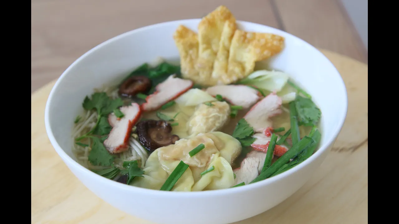 WONTON NOODLE SOUP (Mi hoanh thanh)   Helen