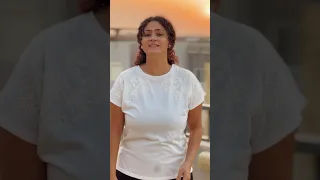 خلينى لما افتح عينى 