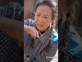그는 타임슬립으로 물자가 부족했던 시대로 돌아가, 저장 공간 능력으로 부자가 되었다.