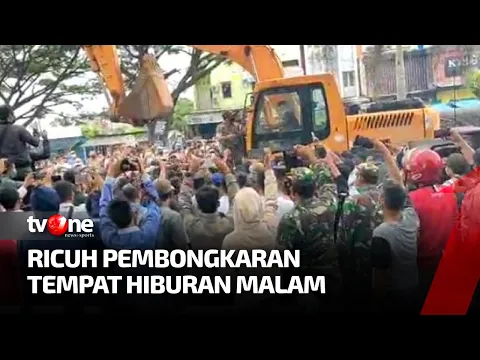 Saling Dorong Massa vs Petugas Ricuh Pembongkaran Tempat Hiburan Malam