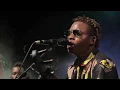 Download Lagu WAMWIDUKA BAND wagomewa na mashabiki kushuka jukwaani kwenye tamasha la KARIBU MUZIKI FESTIVAL