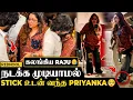 Download Lagu கையில் Walking Stick உடன் வலியில் நடந்து வந்த Priyanka 🥺 அலப்பறை பண்ண Cook with Comali Team
