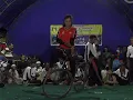 SIRKUS SABARWANGI Ibu ibu naik sepeda lincah banget