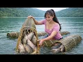 Lagu eautiful Village Girl Catches Huge Carp Using Traditional Bamboo Fish Traps | Rural Lake Fishing