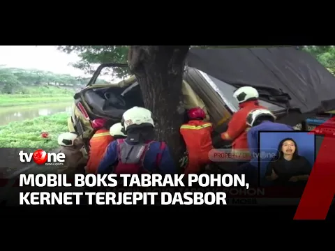 Dramatis! Proses Evakuasi Kernet yang Terjepit Akibat Mobil Boks Tabrak Pohon