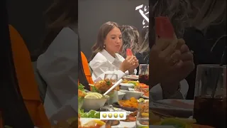 العالم كله بوكل سمك الا سارة  العالم كله بوكل سمك الا سارة