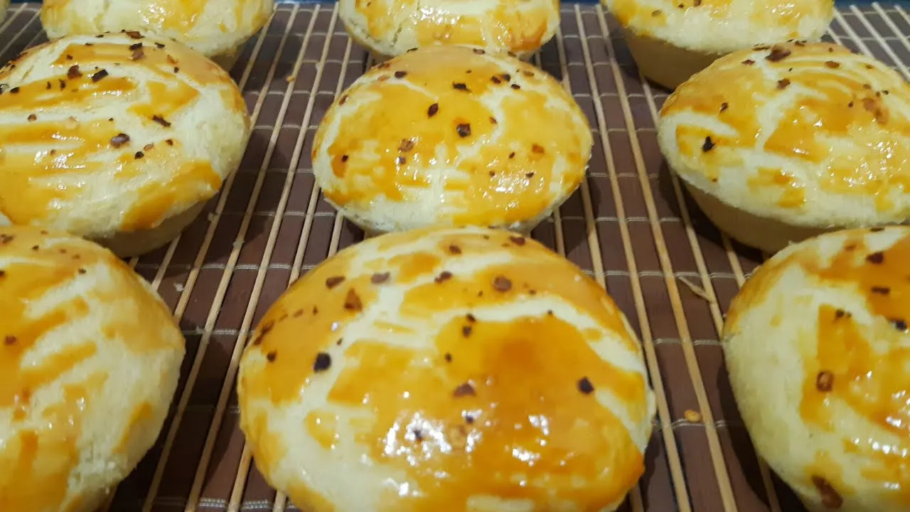 -------------- [RECEITA] -------------- Massa: - 200g de Manteiga - 2 Ovos - 1 Colher de Café de Sal. 