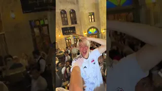 دك اعله راسك حيل فيتنامي المشجع الياباني يهوس مع الجمهور العراقي دندنها