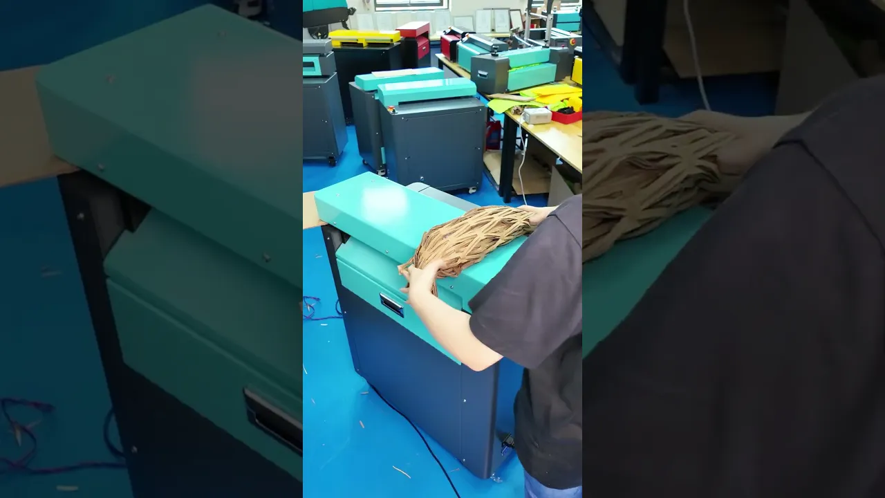 Produisez vous-même du filet de carton, réutilisez les déchets pour les matériaux d'emballage avec un broyeur de carton.