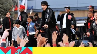 justin bieber performs u smile baby somebody to love 2010 vmas