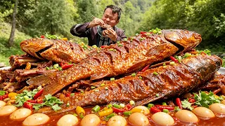 ASMR MUKBANG：Fish are placed in bamboo tubes and baked with yellow clay—a delicious country dish！