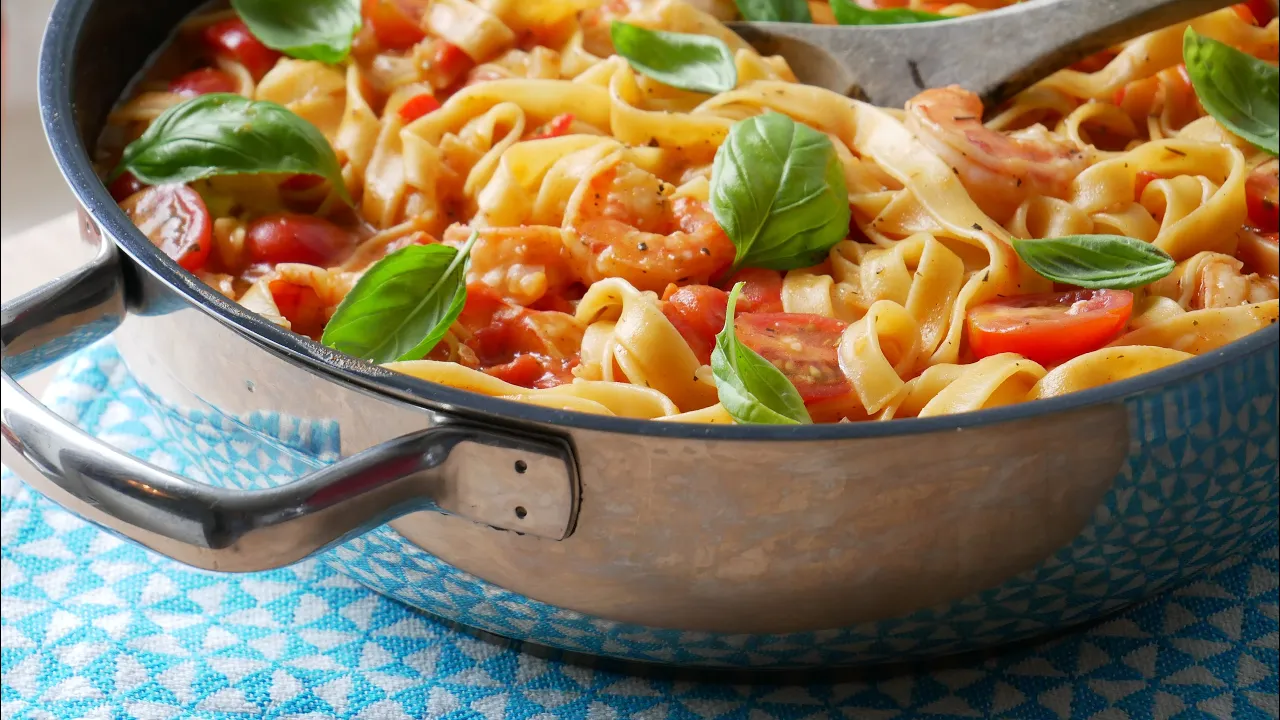
          
          
          
            
            One Pot Pasta mit Garnelen (Rezept) || One Pot Pasta with Shrimps (Recipe) || [ENG SUBS
          
        . 