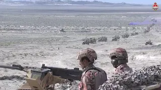 الجيش السلطاني العماني ينفذ البيان العملي لتمرين الحسم السريع ٢ 