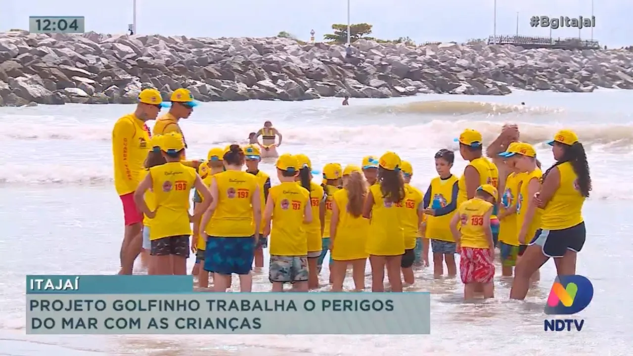 Projeto Golfinho trabalha o perigo do mar com as crianças em Itajaí