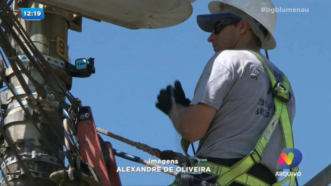 Cortes de energia elétrica por não pagamento devem voltar em agosto
