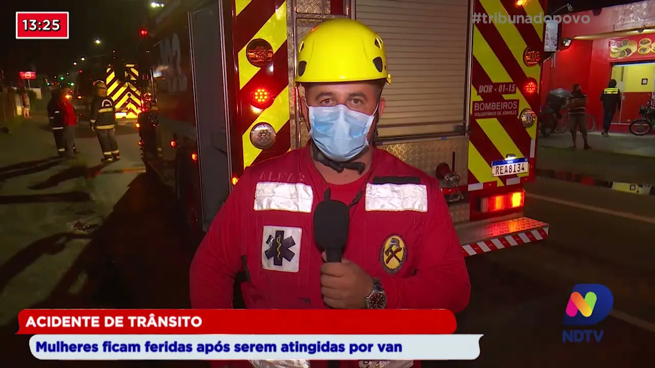 Acidente de trânsito: Mulheres ficam feridas após serem atingidas por van