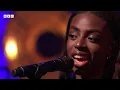 Cat Burns - People Pleaser (Jools' Annual Hootenanny)