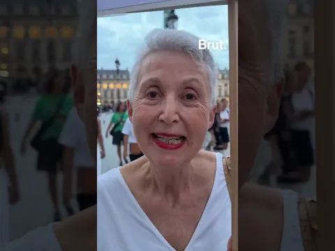 Florence, 78 ans, manifeste devant le ministère de la Justice