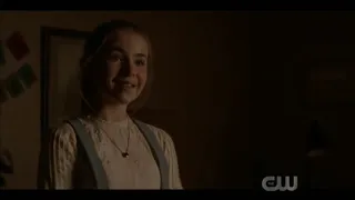 kate reveals the man scene batwomen 1x15 scene