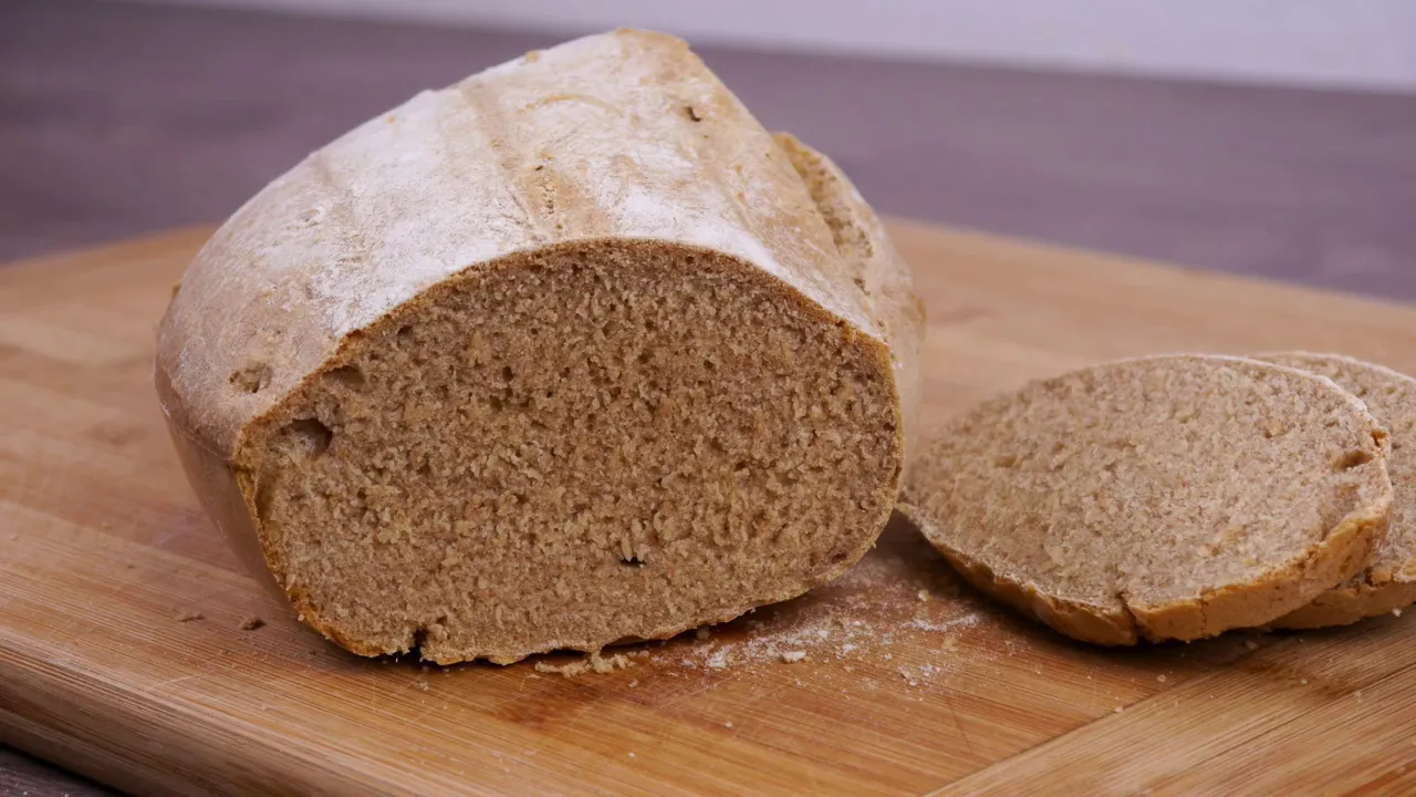 Das Brot ist ohne Hefe in nur 5 Minuten bereit zum Backen. Keine Gehzeit, keine komplizierten Vorgän. 