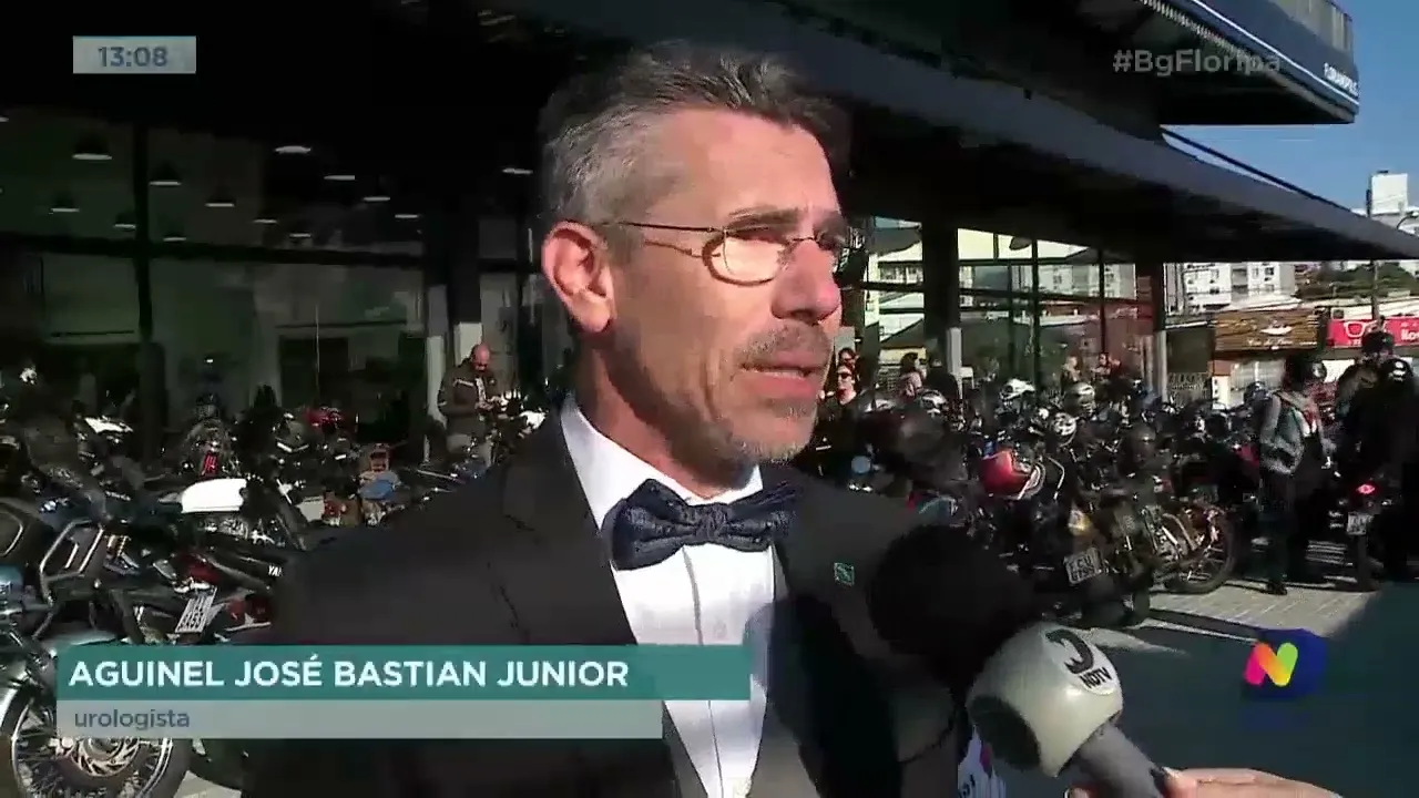 Encontro de motociclistas com estilo vintage chama a atenção para o câncer de próstata