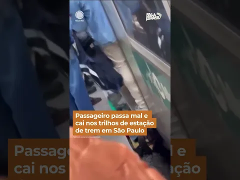 Passageiro passa mal e cai nos trilhos de estação de trem em São Paulo #shorts #falabrasil