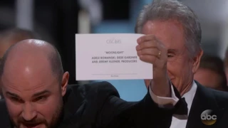 Oscars blunder Wrong film announced for Best Picture