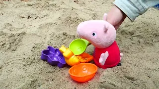 Игрушка Свинка Пеппа и Джордж сделали озеро для кораблика! ⁨@DiDiTVkids⁩