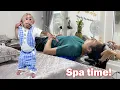 Download Lagu Curious Lala follows Mom to the spa to watch her skincare and hair wash!