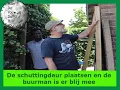 De schuttingdeur plaatsen en de buurman is er blij mee.