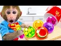 Download Lagu Bebé Mono Bonbon ve películas con el patito y hace gomitas coloridas - MONO BONBON ESP