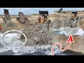Download Lagu Best Project With Big KOMATSU Bulldozer Pushing Soil Into Water With 25T Dump Trucks
