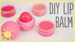 Easy Homemade Beeswax Lip Balm Recipe. 