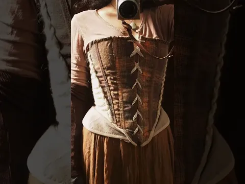 custom made moodboard corsets! Atelier Astrifera is open 🪡🧵 check my links to sign up.