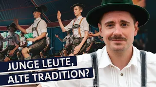 Keine Tattoos und lange Haare! Warum feiern junge Menschen trotzdem Trachtenvereine?