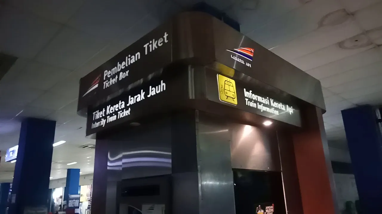 Setiap hari Bandara Internasional Adi Soemarmo Solo, melakukan rapid test pada 300 an penumpang. Rap. 