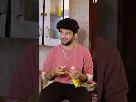 Vlogger Varun Ne Kiya Maggie Prank 🤣😂 #varunbundela #vloggervarun #brothersister #trendingshort