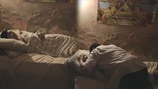 دخل عليها أوضة النوم لقاها نايمة اتهجم عليها واغتصبها في مشهد صعب 